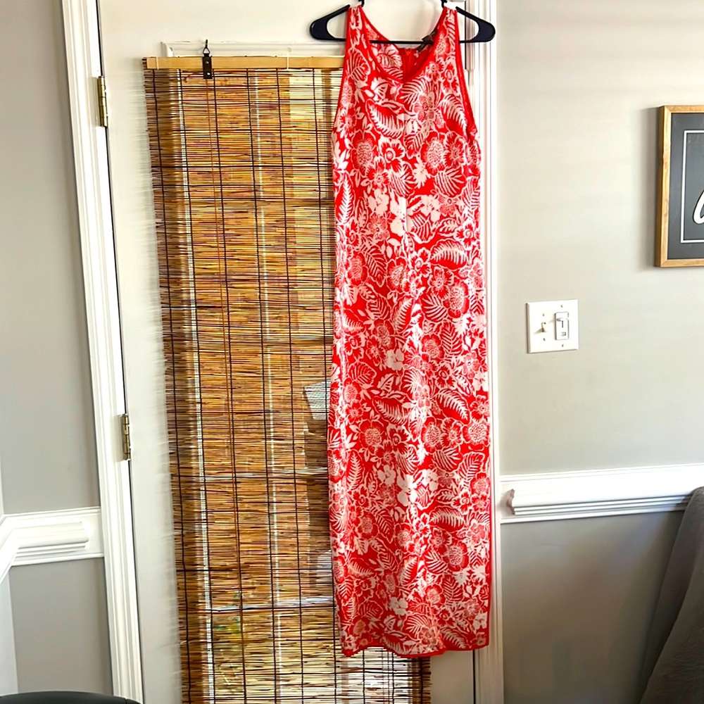 Womens Tommy Bahama maxi dress size small. It’s coral and white color.